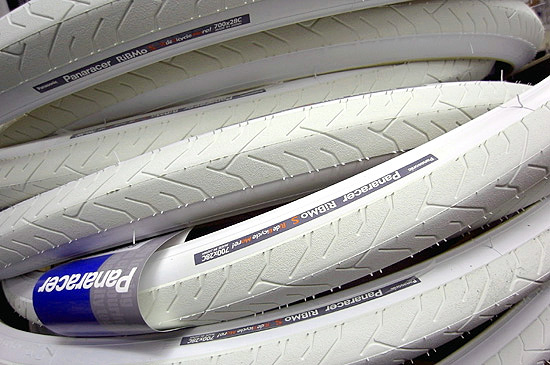 Цветные покрышки для fixed gear велосипедов Panaracer «Ribmo», белые